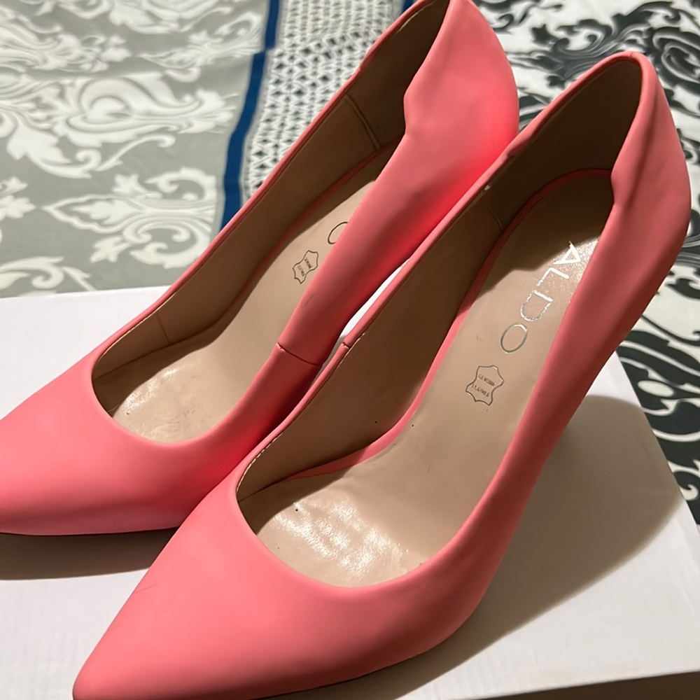 Beautiful pink 3” heels